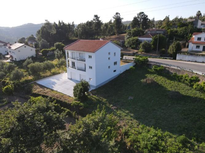 Image No.3-Maison de 4 chambres à vendre à Figueiró dos Vinhos