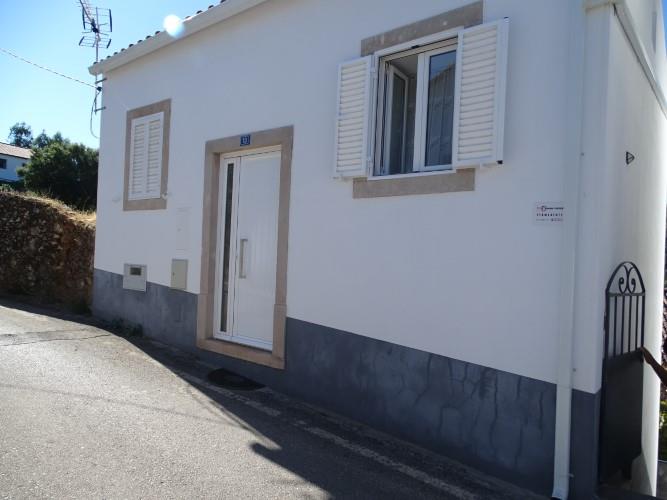 Image No.1-Maison de village de 1 chambre à vendre à Góis