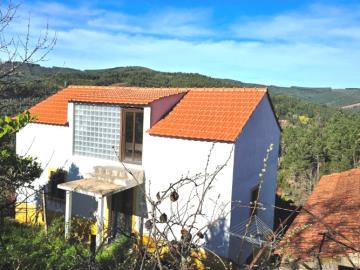 2 Bed Farmhouse for sale