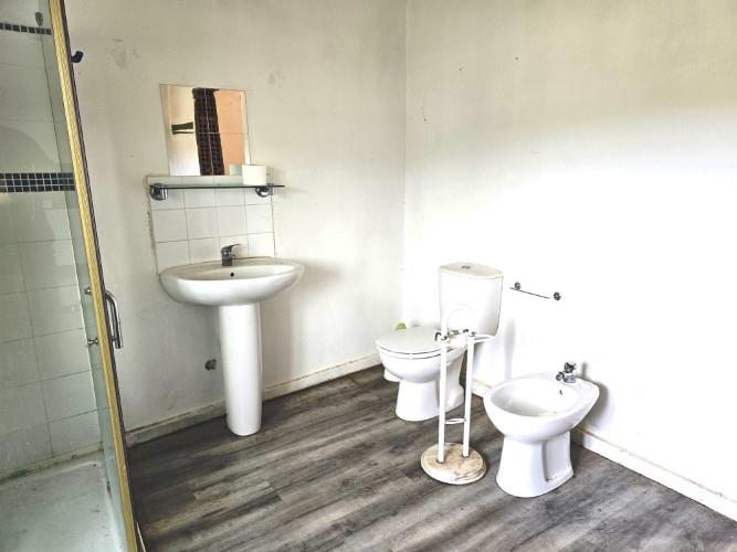 Image No.31-2 Bed Farmhouse for sale