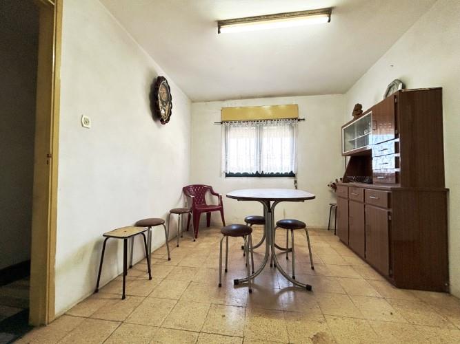 Image No.12-4 Bed Farmhouse for sale