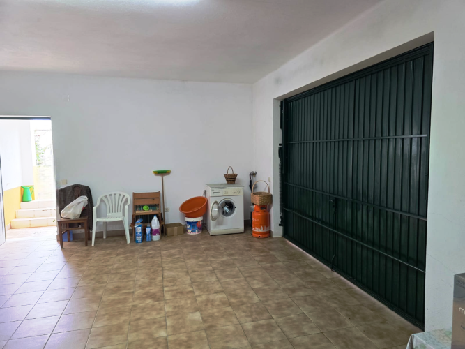 Image No.26-3 Bed Farmhouse for sale