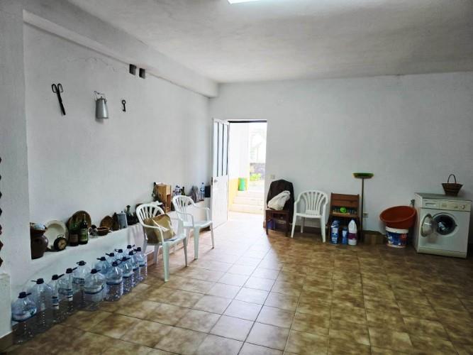 Image No.27-3 Bed Farmhouse for sale