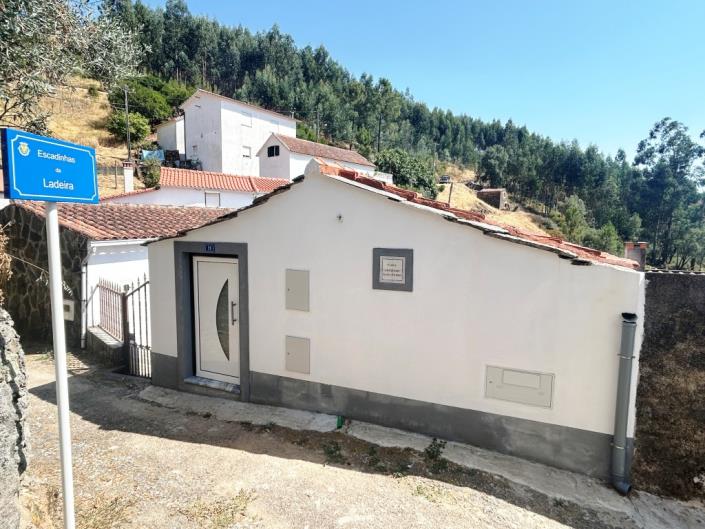 G&#243;is, Village House