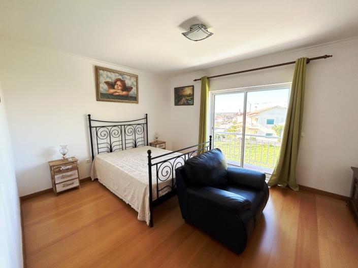 Image No.25-2 Bed Townhouse for sale