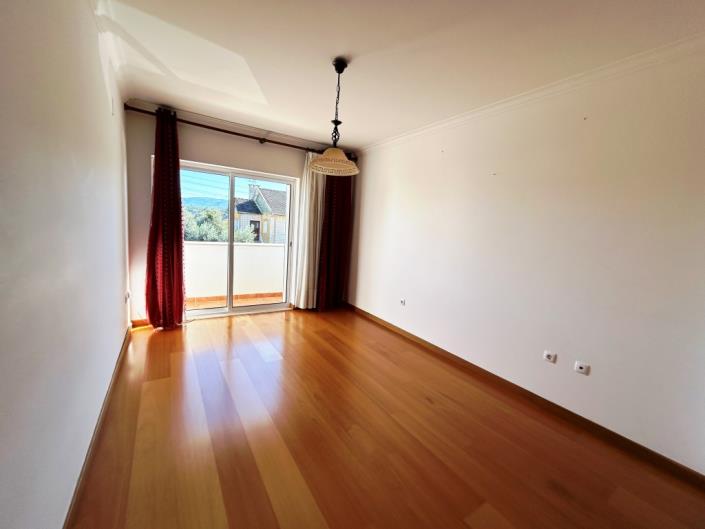 Image No.33-2 Bed Townhouse for sale