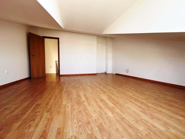 Image No.40-2 Bed Townhouse for sale