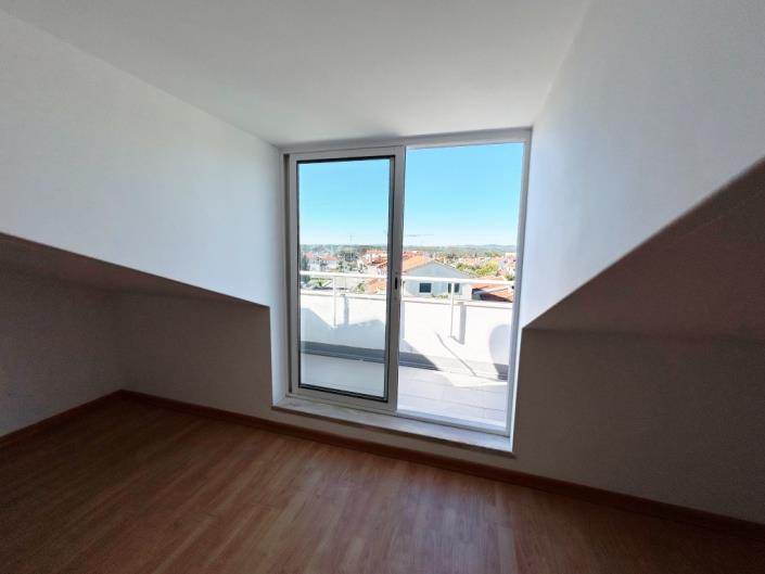 Image No.41-2 Bed Townhouse for sale