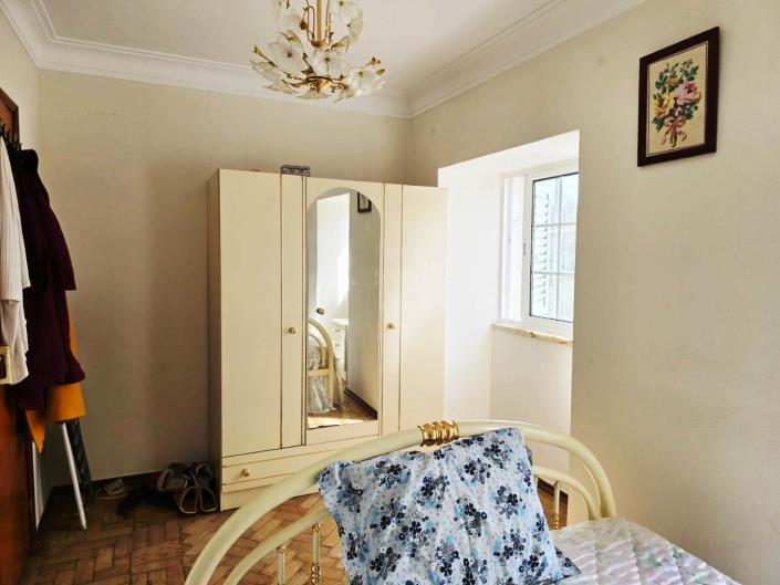 Image No.28-5 Bed House for sale