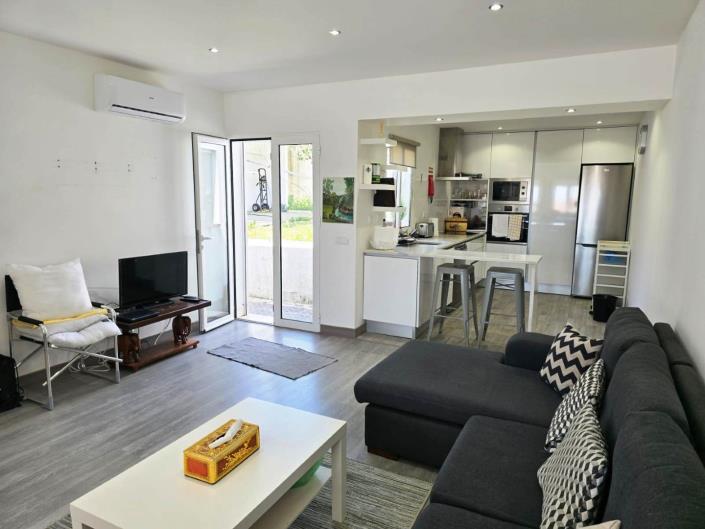 Image No.4-2 Bed House for sale