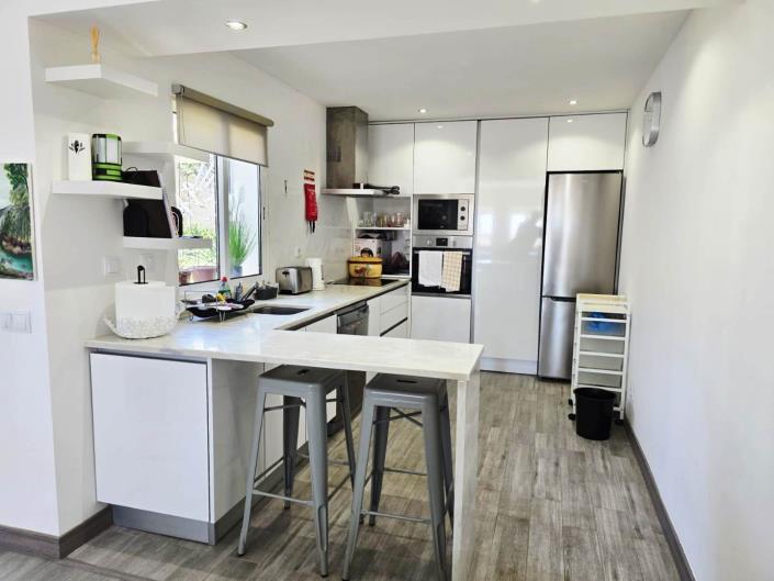 Image No.6-2 Bed House for sale