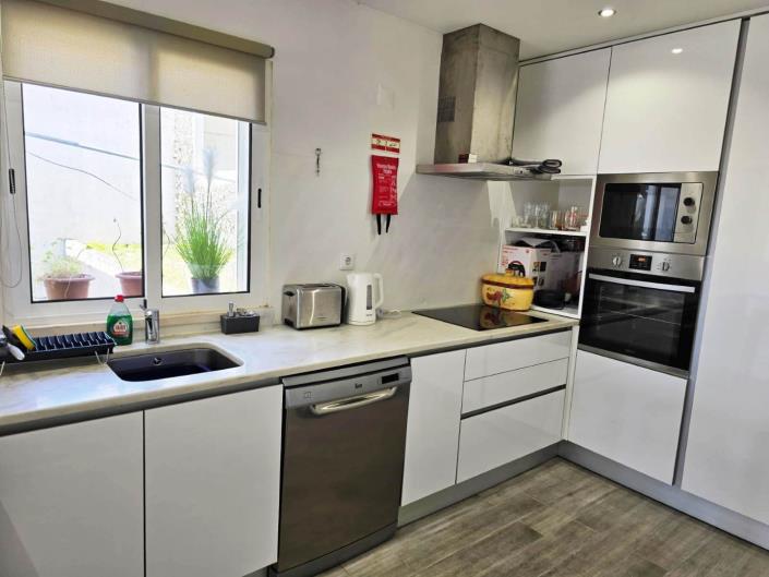 Image No.8-2 Bed House for sale