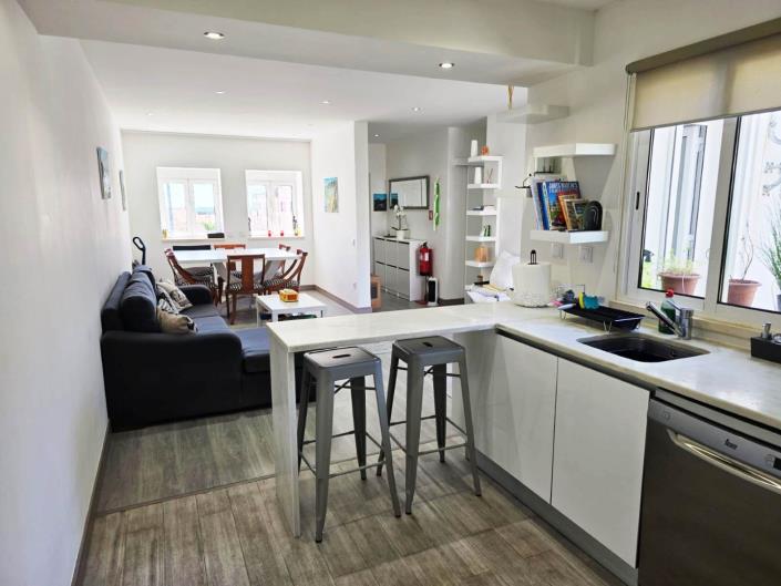 Image No.9-2 Bed House for sale