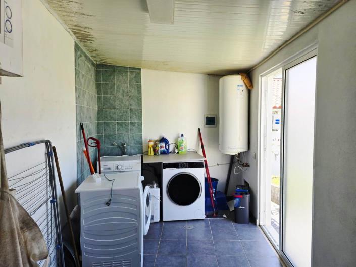 Image No.37-2 Bed House for sale