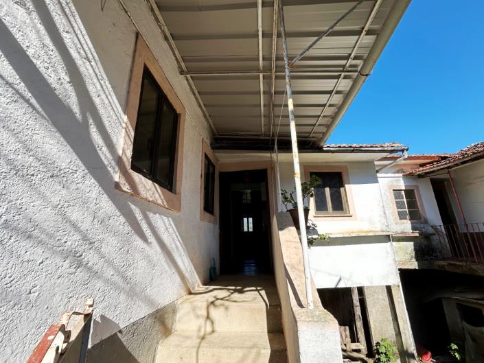 Image No.6-6 Bed House for sale