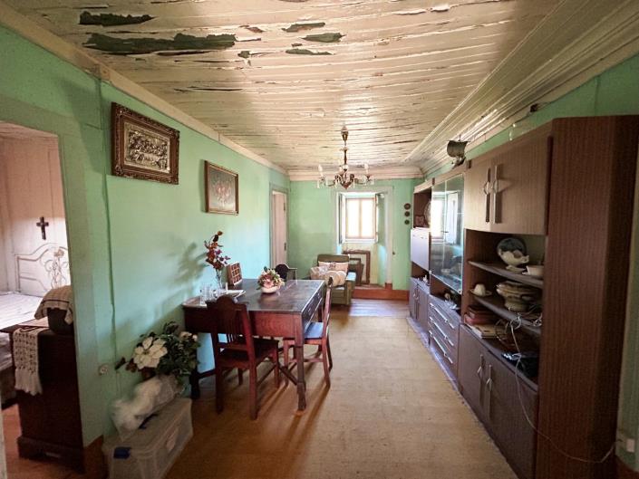 Image No.8-6 Bed House for sale