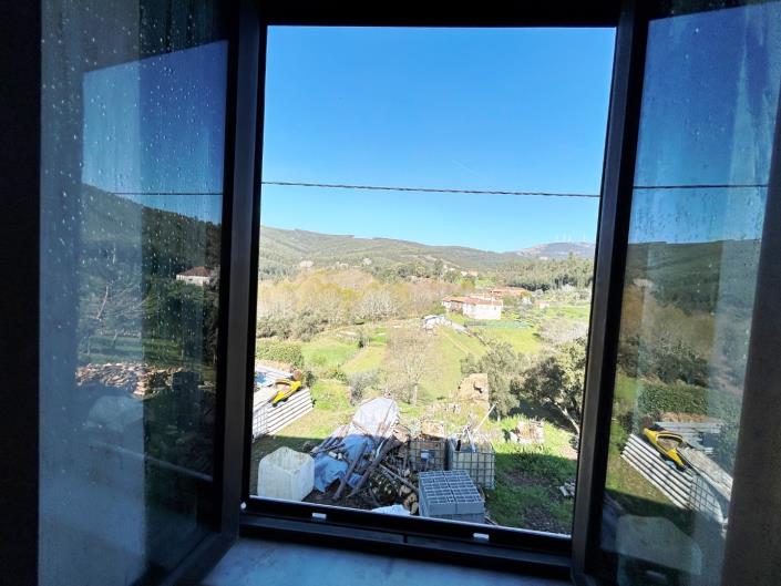 Image No.9-6 Bed House for sale