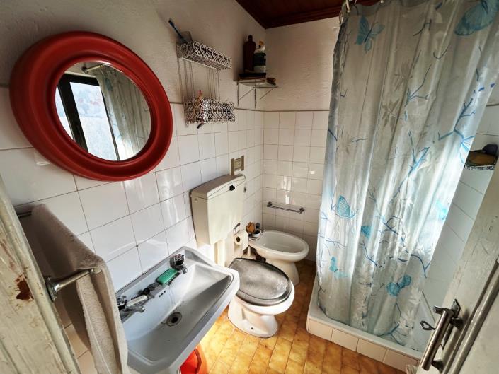 Image No.18-6 Bed House for sale