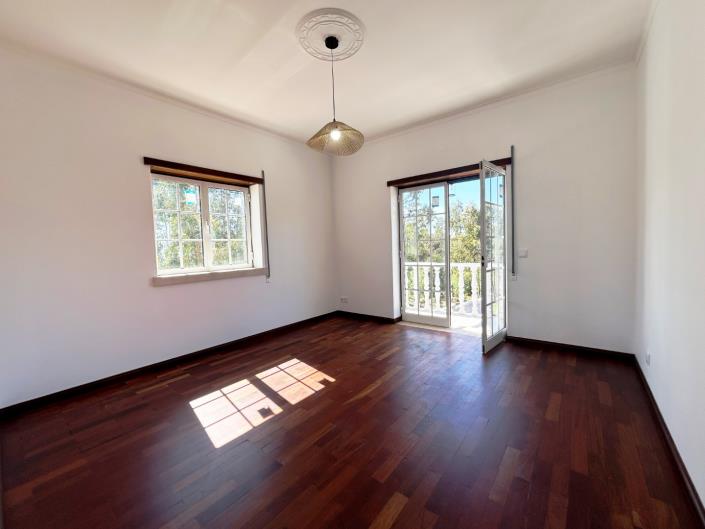 Image No.17-3 Bed House for sale