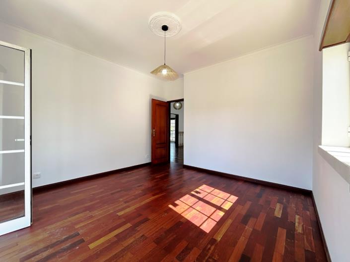 Image No.18-3 Bed House for sale