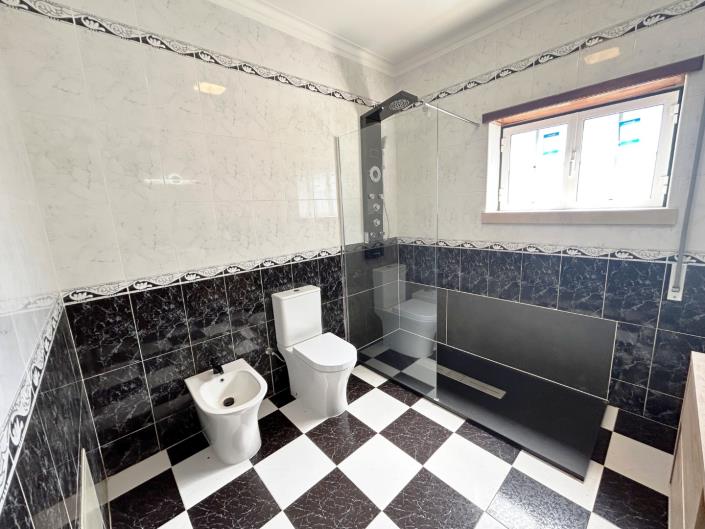 Image No.19-3 Bed House for sale