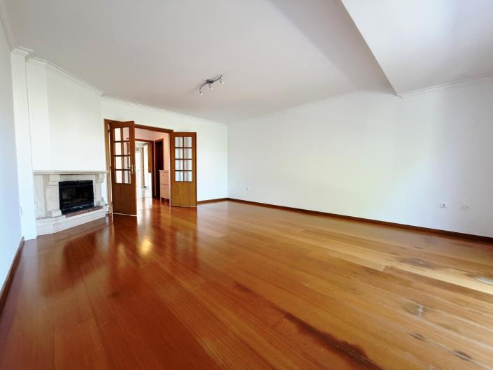 Image No.15-4 Bed House for sale