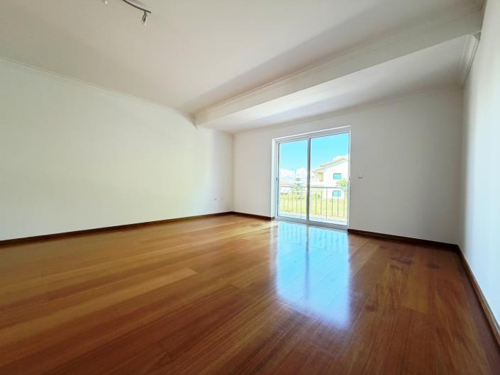 Image No.16-4 Bed House for sale