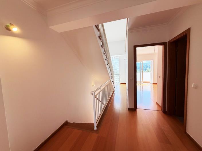 Image No.18-4 Bed House for sale
