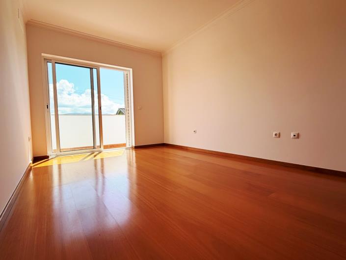 Image No.19-4 Bed House for sale