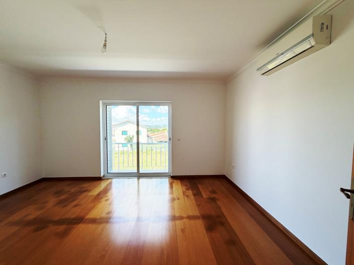 Image No.24-4 Bed House for sale