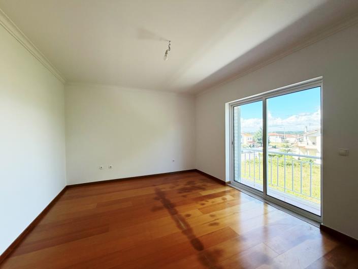 Image No.25-4 Bed House for sale