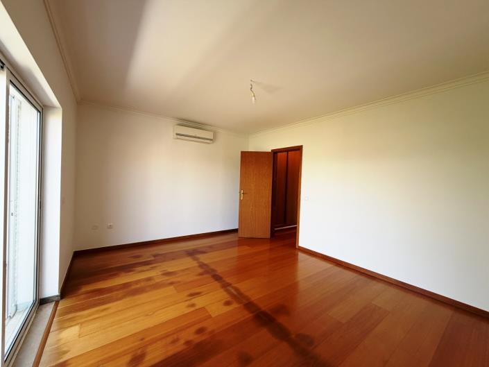 Image No.26-4 Bed House for sale