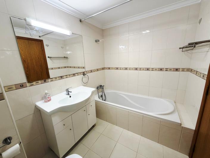 Image No.27-4 Bed House for sale