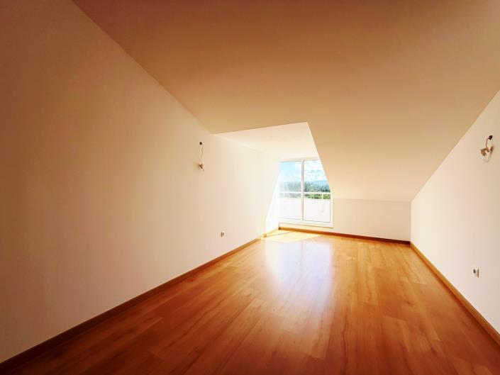 Image No.30-4 Bed House for sale