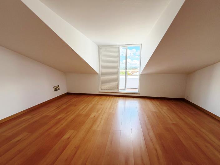 Image No.35-4 Bed House for sale