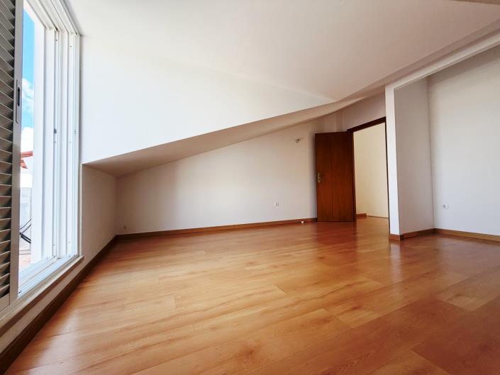 Image No.36-4 Bed House for sale