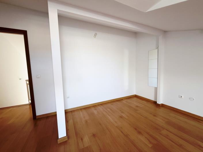Image No.37-4 Bed House for sale
