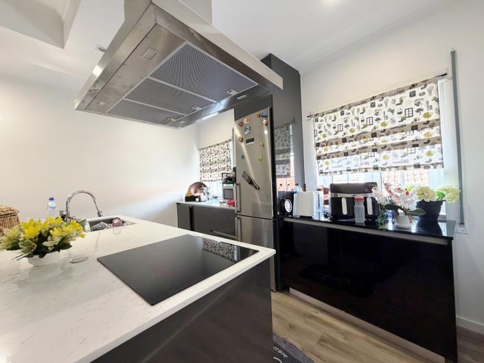 Image No.8-3 Bed Flat for sale