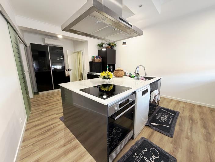 Image No.9-3 Bed Flat for sale