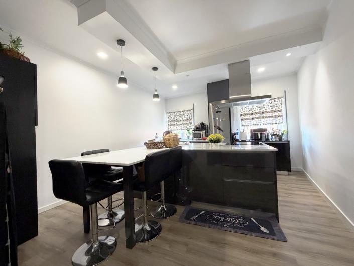 Image No.11-3 Bed Flat for sale