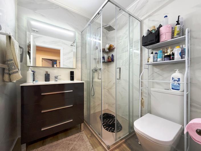 Image No.19-3 Bed Flat for sale