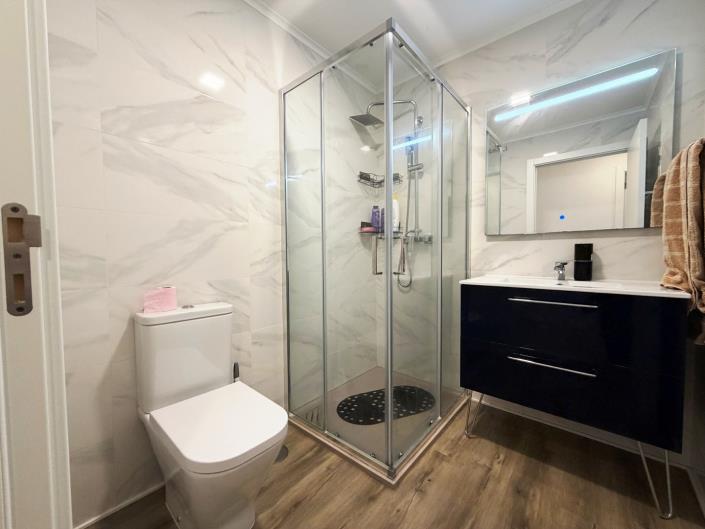 Image No.21-3 Bed Flat for sale