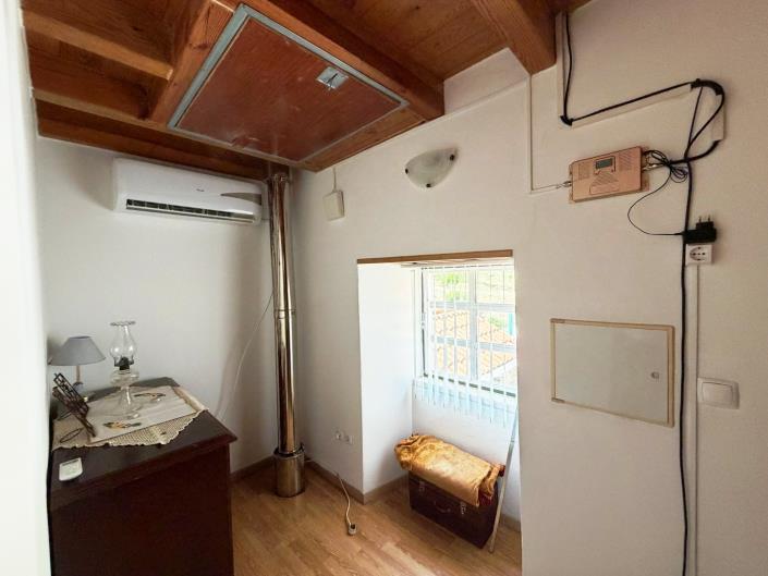 Image No.17-2 Bed Farmhouse for sale
