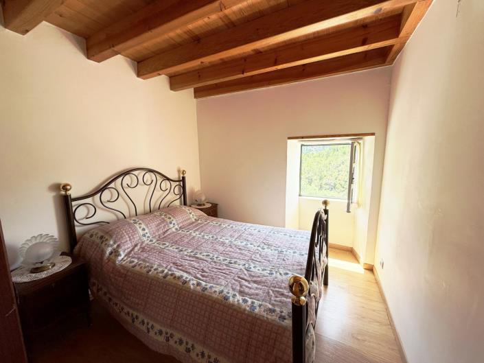 Image No.19-2 Bed Farmhouse for sale