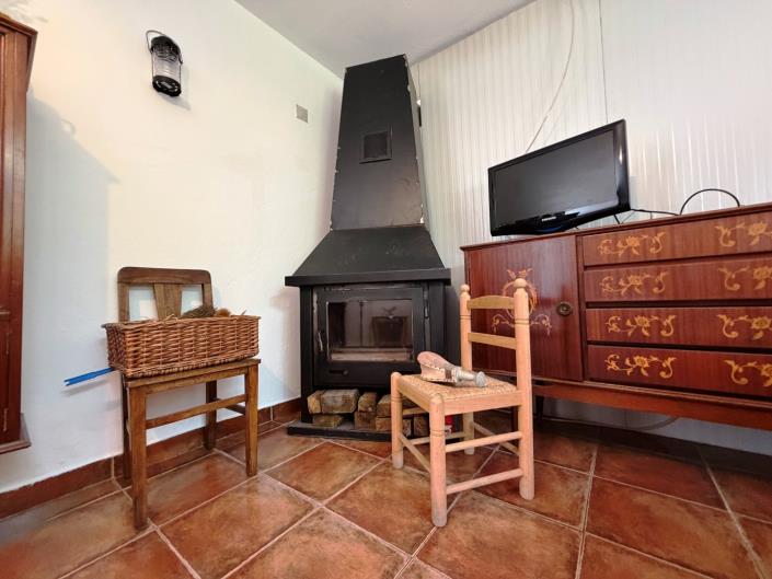 Image No.27-2 Bed Farmhouse for sale