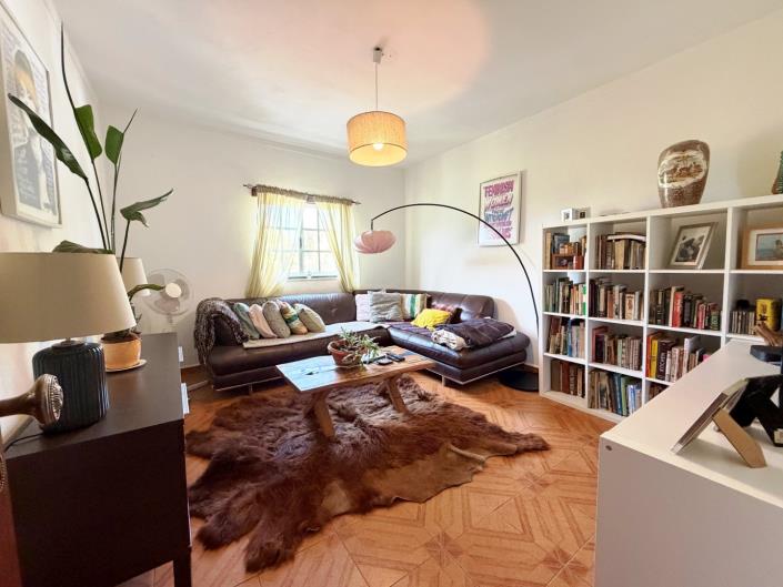 Image No.7-6 Bed House for sale