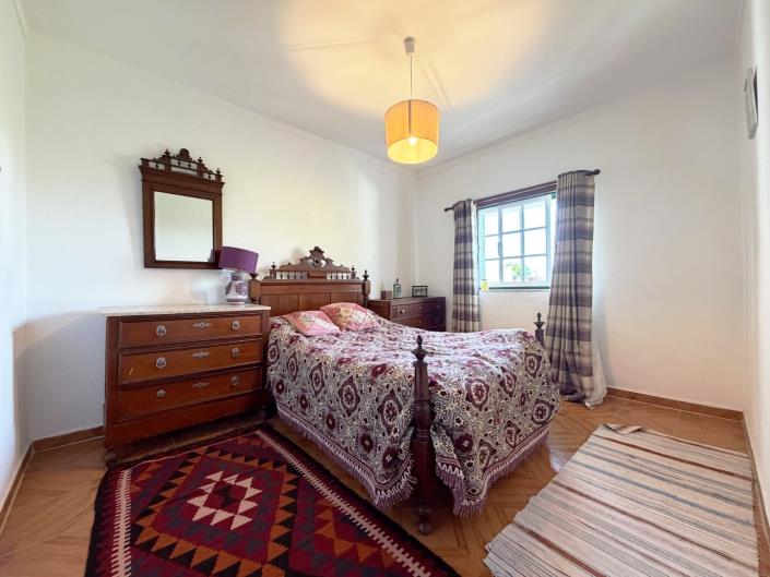 Image No.9-6 Bed House for sale
