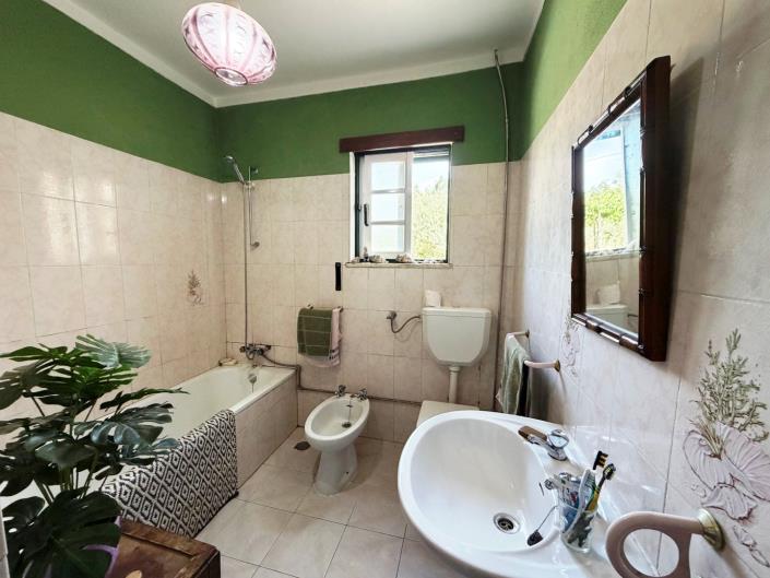 Image No.10-6 Bed House for sale