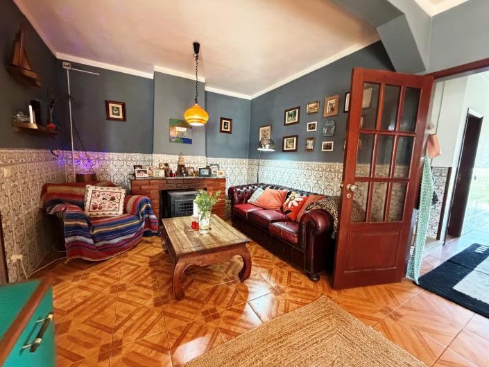 Image No.12-6 Bed House for sale