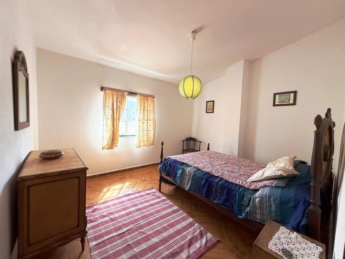 Image No.18-6 Bed House for sale